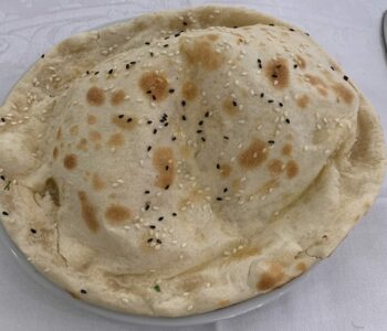 Naan cuit au tandoor du Restaurant indien Jardin de Punjab